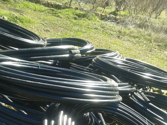 Install water pump and 2,000m pipes in Akoura