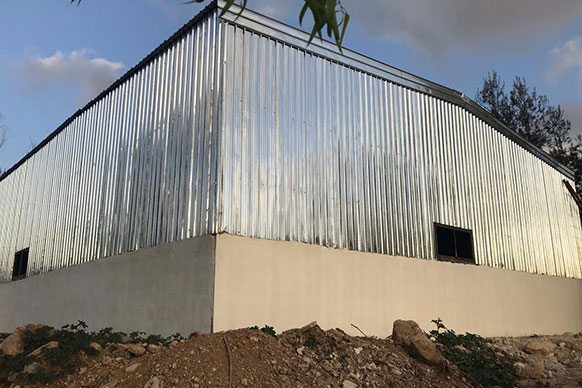 Hangar for a sorting facility